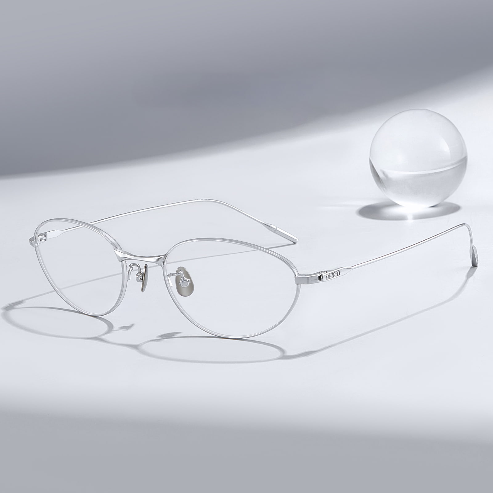 Fade Oval Cat-Eye Color Rich Pure Titanium briller