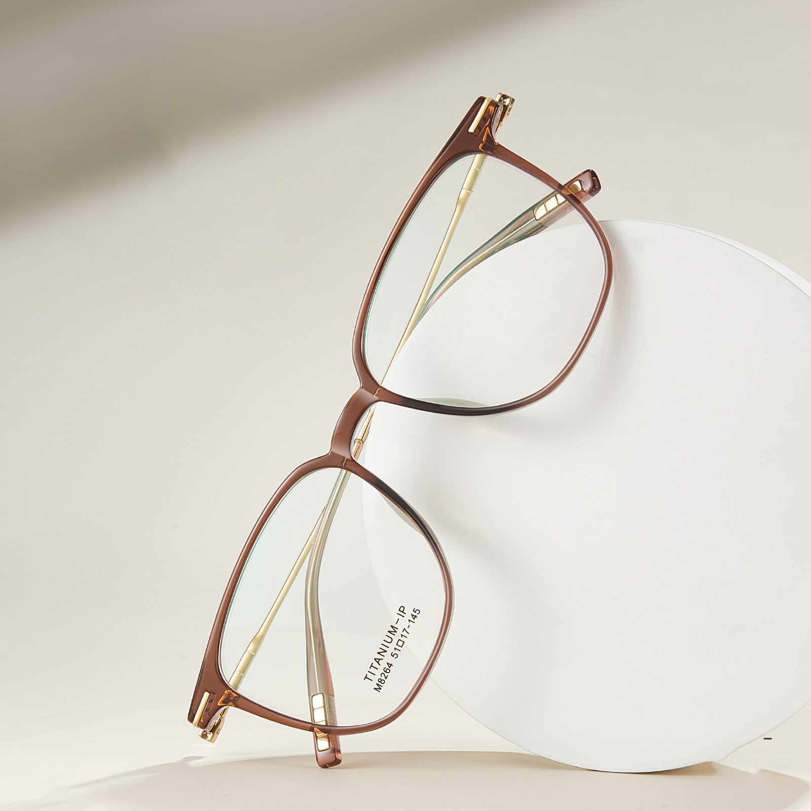 M8264 lette og holdbare bambus β titanbrille