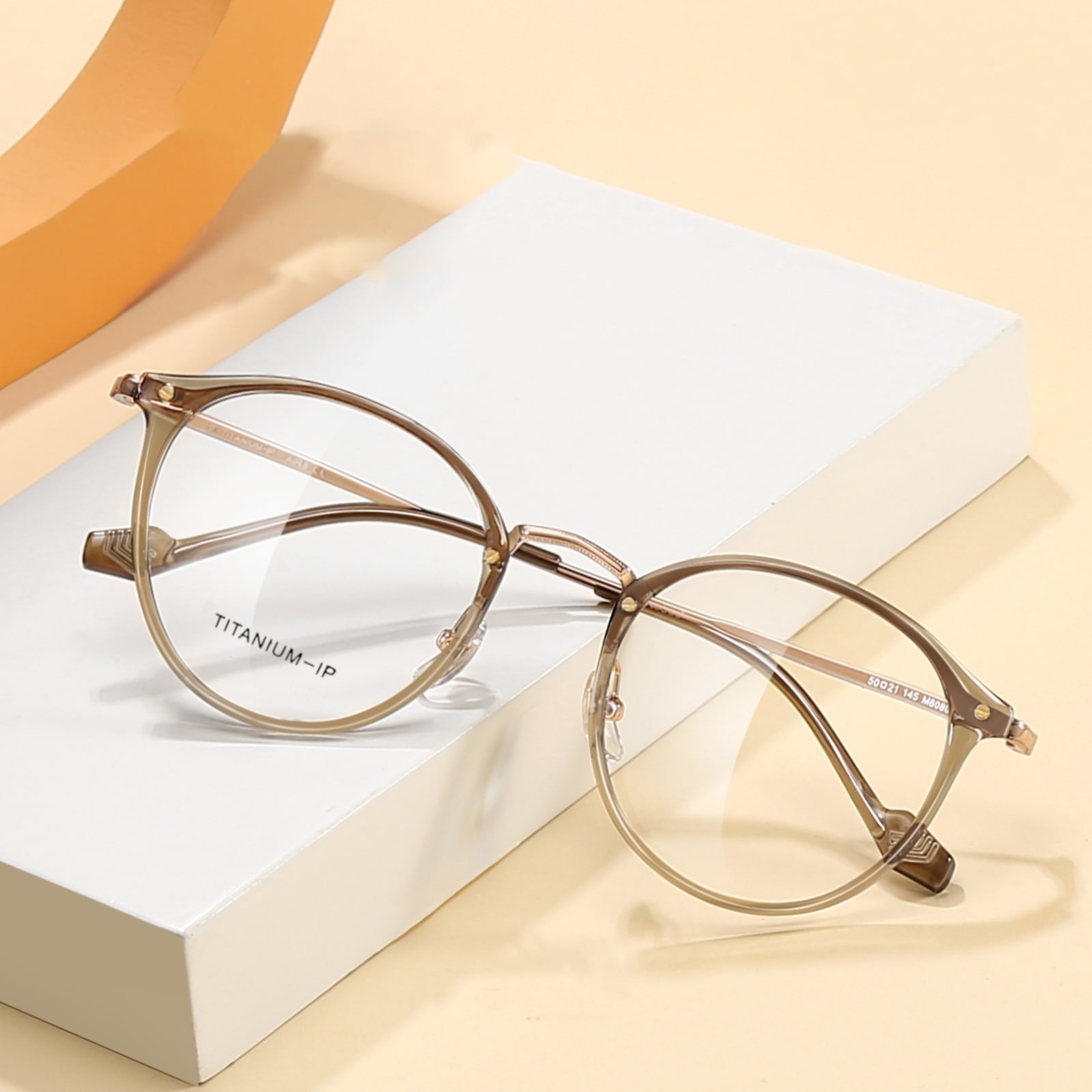 M8080 tynd rund stel, ikke-faldende beta titanium briller