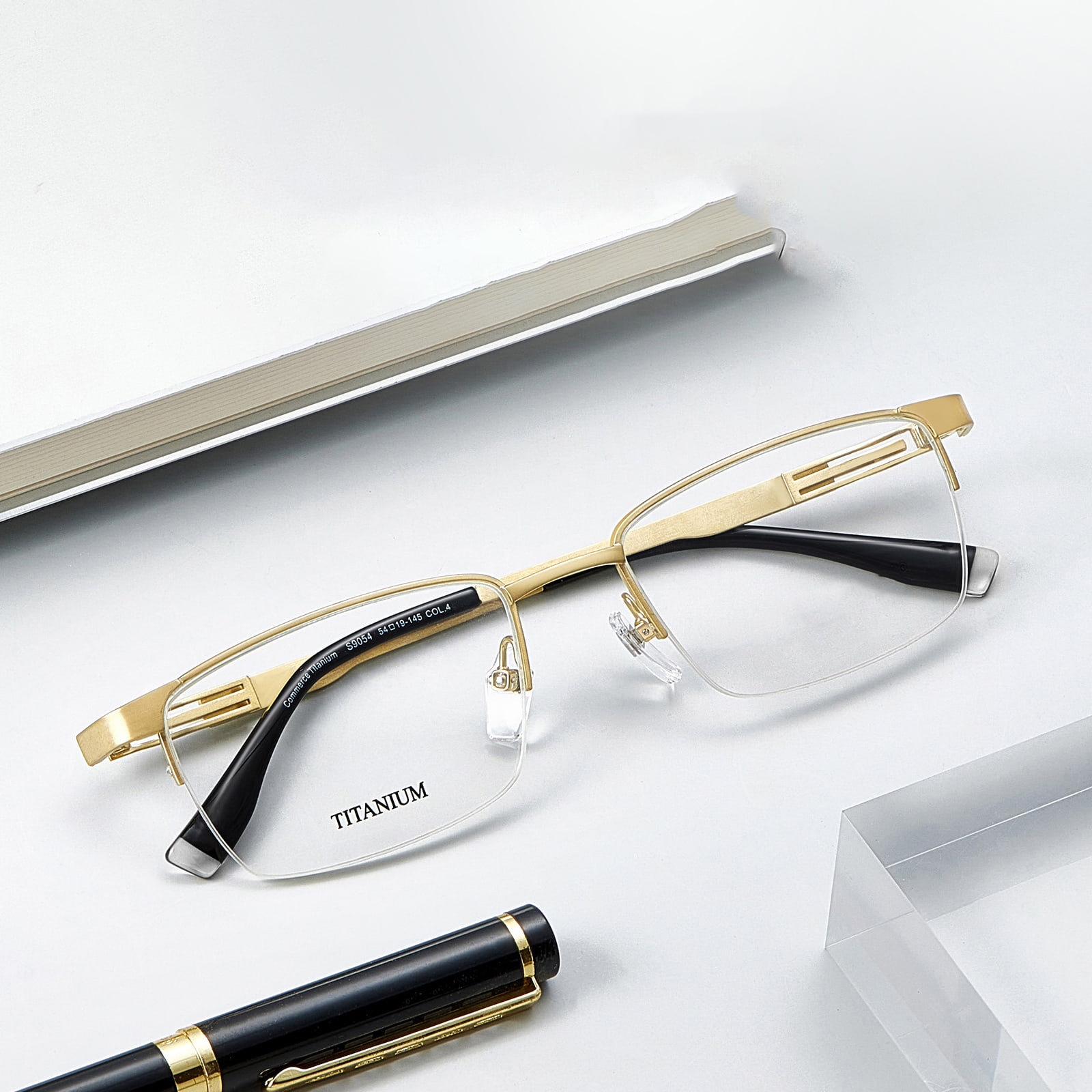 S9054 lette og ikke-fadende briller i ren titanium